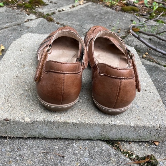 Earth sandal, closed toe, metallic, cutout - Picture 4 of 7